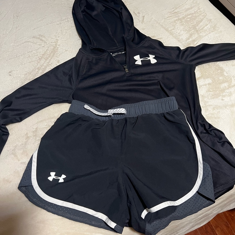 Under Armour Girls Loose Heat Gear Jacket and shorts